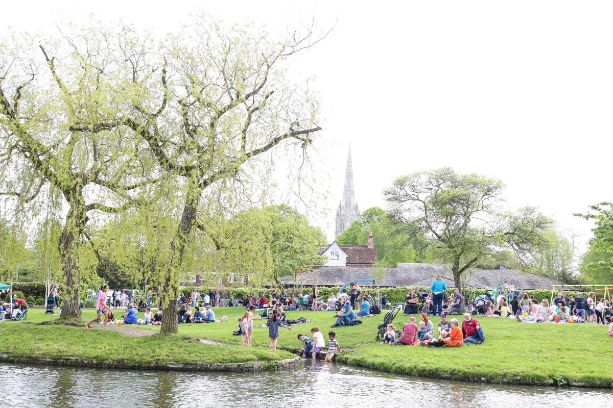 The Big Lunch, Queen Elizabeth Gardens <i>(Image: Spencer Mulholland)</i>