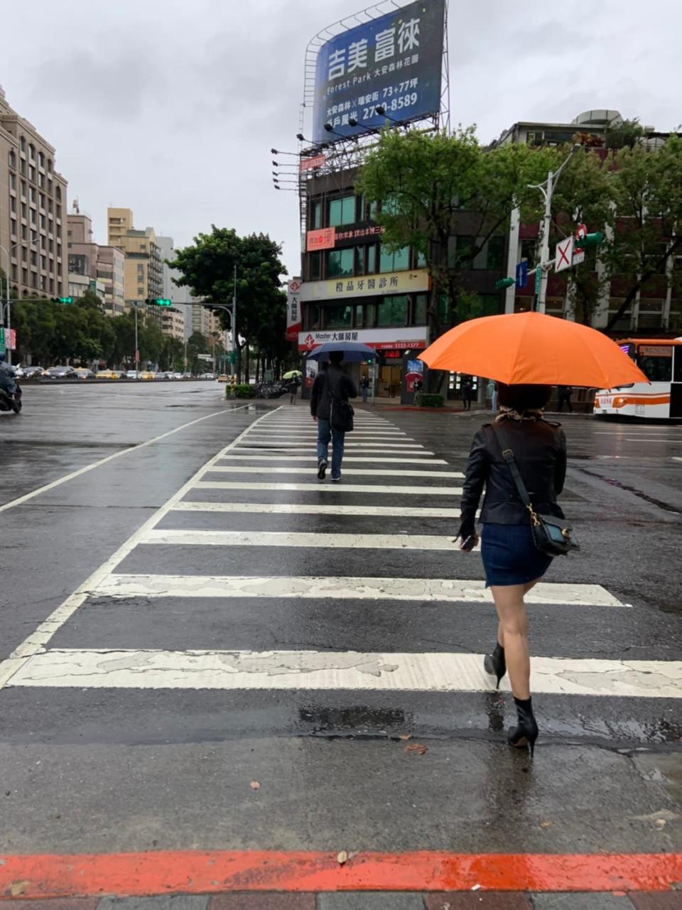 中央氣象局長鄭明典表示，春雨雖然已到，但降雨量並不多。   圖：張家寧／攝