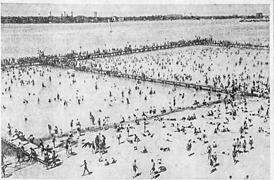 The Belle Isle bathing beach along the Detroit River was jammed during the 100-degree heat. 