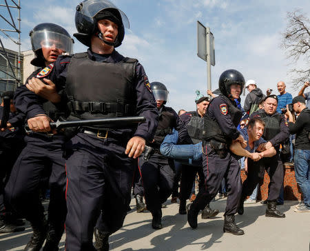 Policemen detain an opposition supporter during a protest ahead of President Vladimir Putin's inauguration ceremony, in Moscow, Russia May 5, 2018. REUTERS/Tatyana Makeyeva