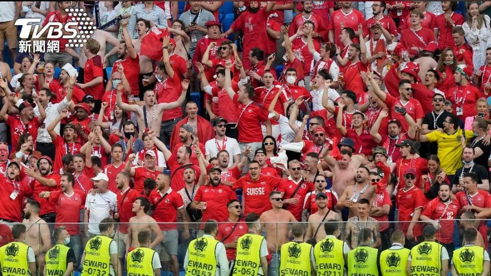 昨（2）日，大量瑞士球迷至現場觀看瑞士對陣西班牙的8強賽。（圖／達志影像路透社）