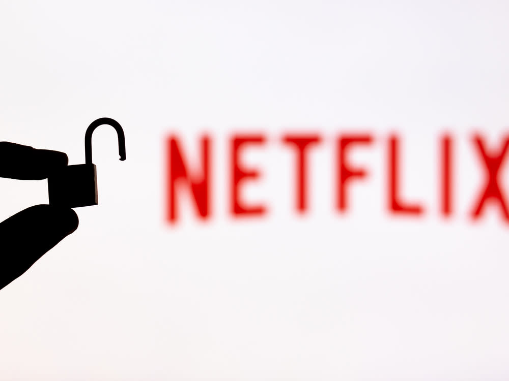 Netflix bietet verschiedene Sicherheitsoptionen für den eigenen Account an. Die vierstellige PIN gibt es erst seit 2020. (Bild: Alberto Garcia Guillen / Shutterstock)