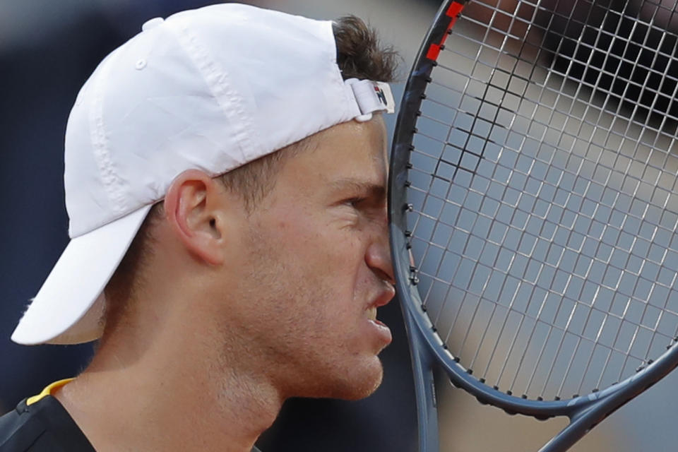 El argentino Diego Schwartzman durante el partido contra Rafael Nadal por las semifinales del Abierto de Francia, el viernes 9 de octubre de 2020, en París. (AP Foto/Michel Euler)