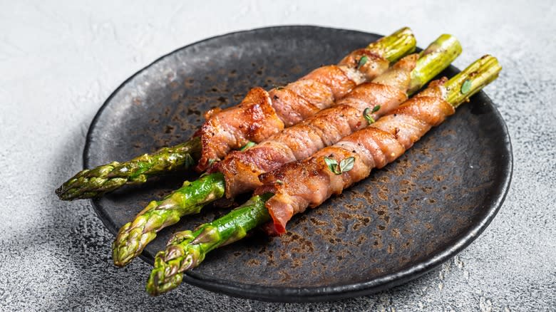 Bacon-wrapped asparagus on plate