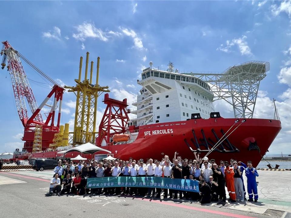 森崴能源打造的「巨人號」4,000噸重吊船順利抵達台灣。圖／森崴能源提供