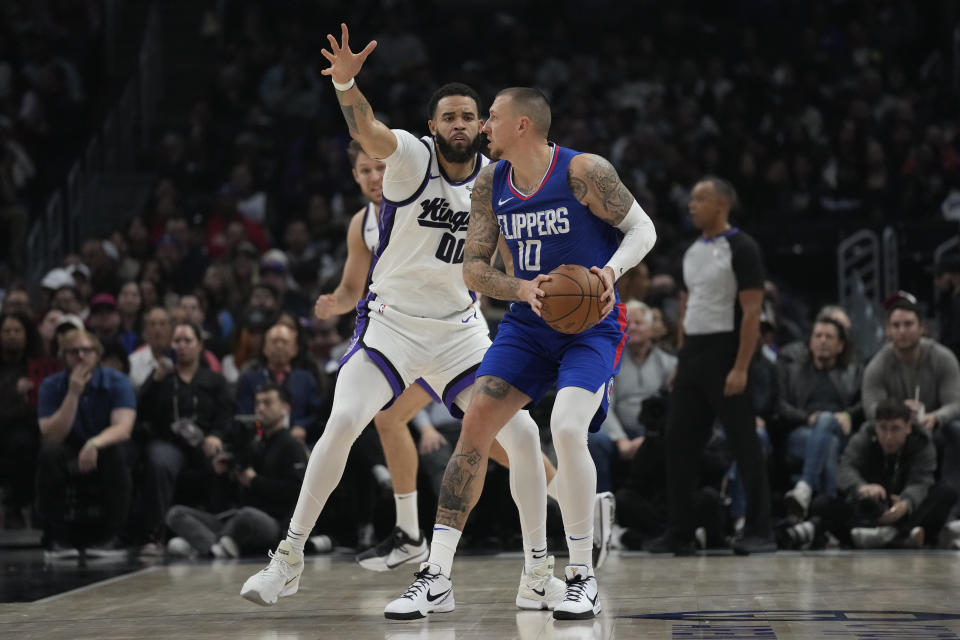 Sacramento Kings center JaVale McGee (00) defends against Los Angeles Clippers center Daniel Theis (10) during the first half of an NBA basketball game in Los Angeles, Tuesday, Dec. 12, 2023. (AP Photo/Ashley Landis)