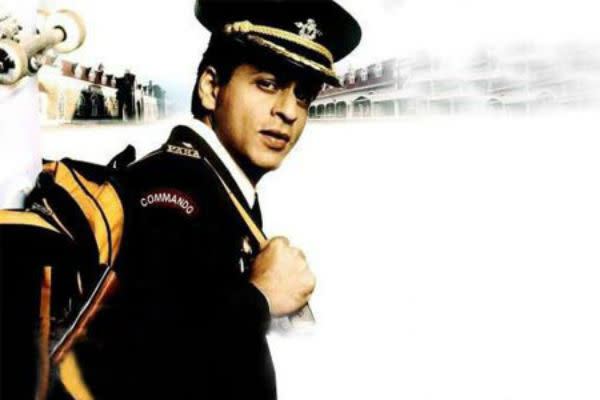 <b>5. Shah Rukh Khan/ Veer Zaara</b><br><br>Shah Rukh Khan played an IAF officer in 'Veer Zaara' and an army officer in 'Main Hoon Na'. Though there was not much of Shah Rukh-in -uniform to see in these movies, but whatever little we saw was well worth it.