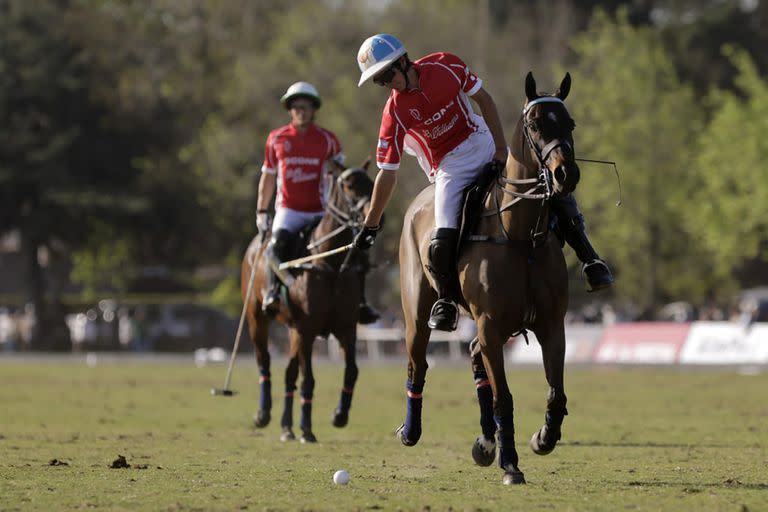 Los penales de Poroto Cambiaso fueron parte de la amplia diferencia que hizo Scone sobre Monterosso en la cancha 1 de San Isidro, ante mucho público.