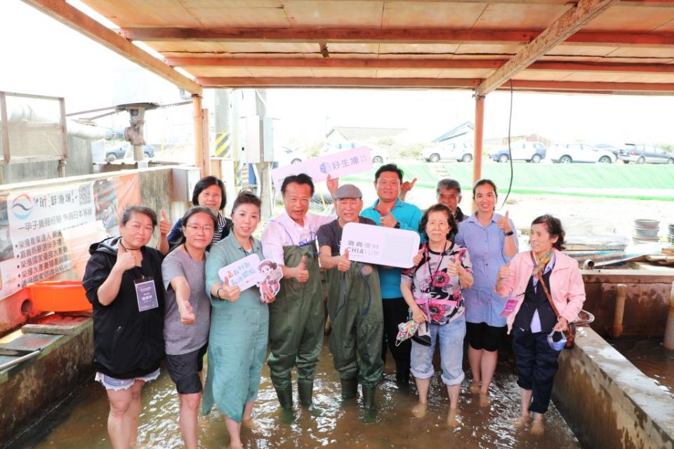 嘉義縣政府在東石鄉昕鮮漁場舉辦一場食魚體驗活動。（記者張翔 攝）