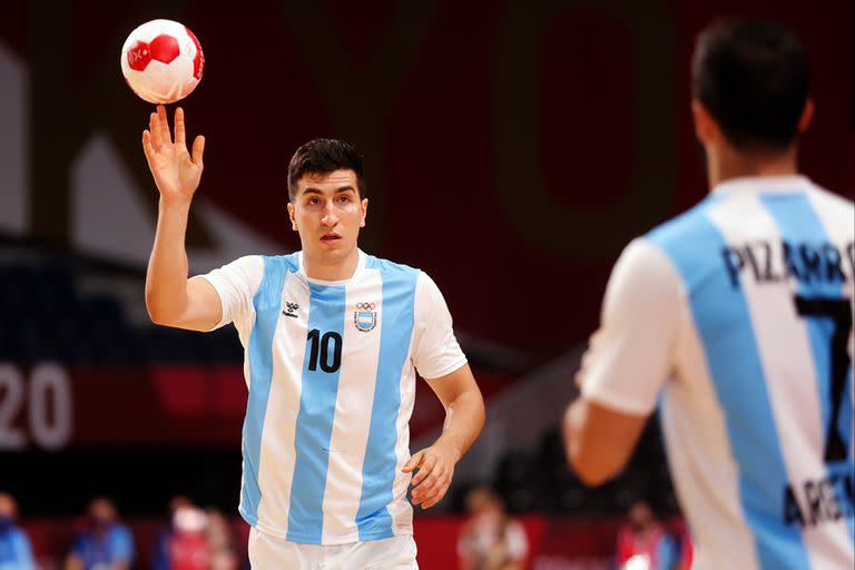 Pedro Martínez y Federico Pizarro, durante el clásico ante Brasil