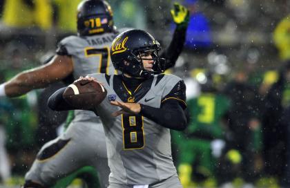 QB Zach Kline #8 of the Cal passes against Oregon on September 28, 2013. (Photo by Steve Dykes/Getty Images)