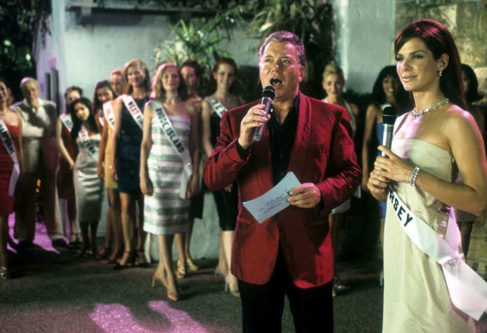 Film still of William Shatner and Sandra Bullock in Miss Congeniality