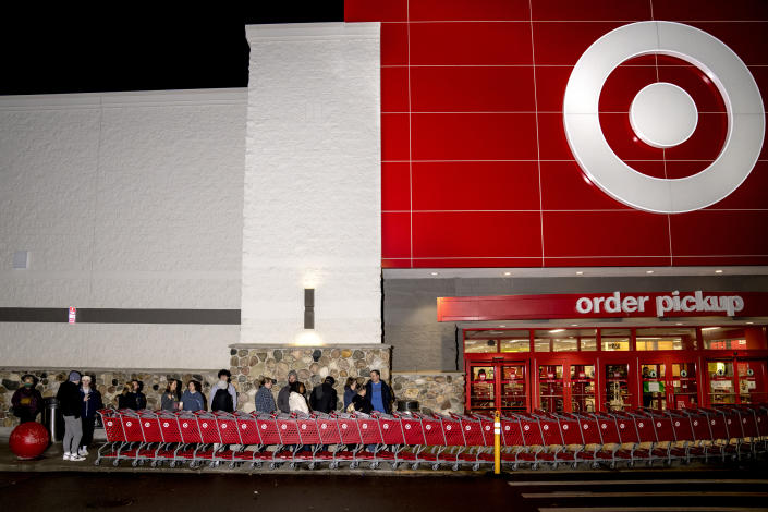  People wait in line outside of Target on Black Friday in Auburn Hills, Mich. on Nov. 25, 2022. (Nic Antaya/The New York Times)