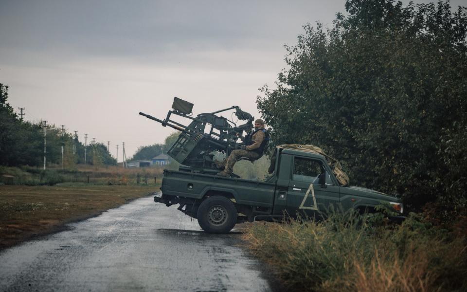 Ukraine forces continue to hold onto Sudzha despite advancing Russian infantry