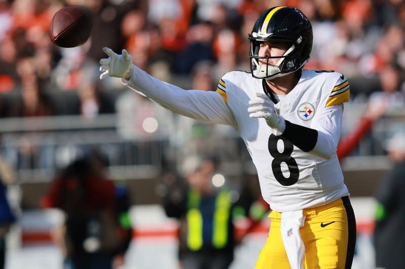 Pittsburgh Steelers quarterback Kenny Pickett throws a pass against the Cleveland Browns on Sunday in Cleveland. Photo by Aaron Josefczyk/UPI