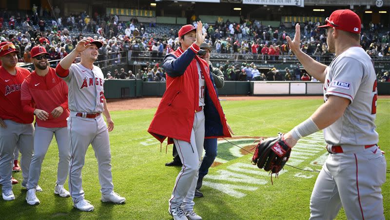 大谷翔平和楚奧特（Mike Trout）背靠背開轟。（圖／翻攝自天使推特）