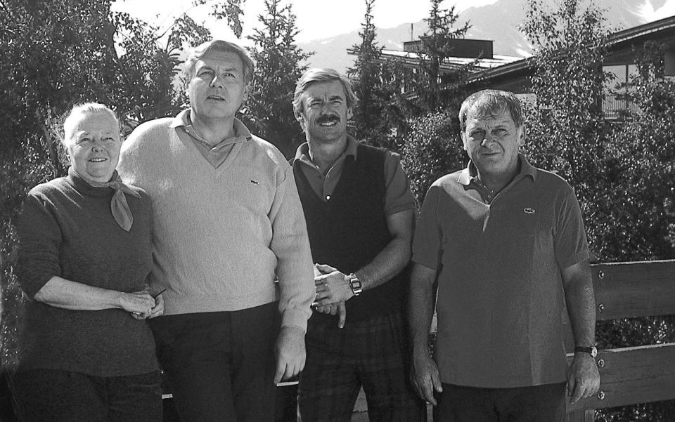 black and white photo of Charlotte Perriand, Roger Godino, Jean-Pierre Sonois and Bernard Taillefer, on site at Les Arcs - Carole Godino