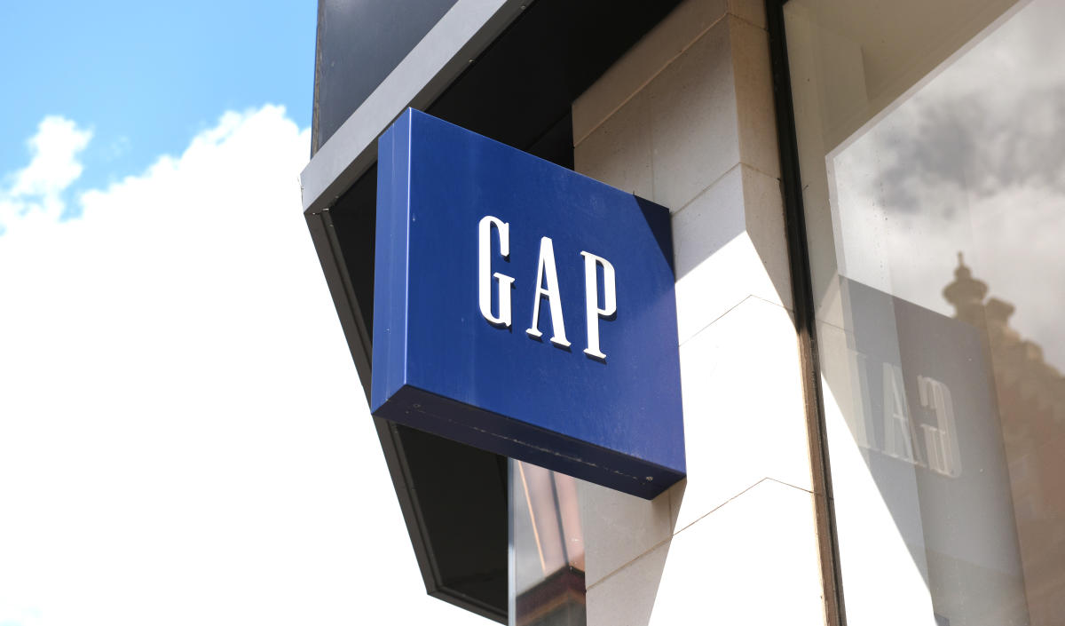 Gap earnings beat outshines bleak holiday-quarter sales forecast