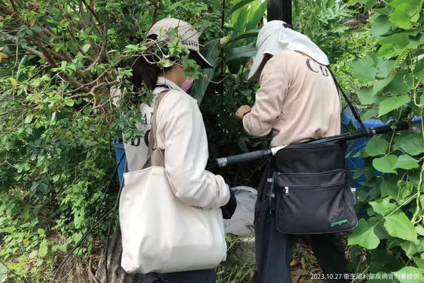 ▲「登革熱前進應變工作隊」出動19組38人次，至台南市北區、東區、南區、中西區、仁德區、歸仁區、關廟區、永康區進行社區診斷及化學防治後成效評估。（圖／疾管署）