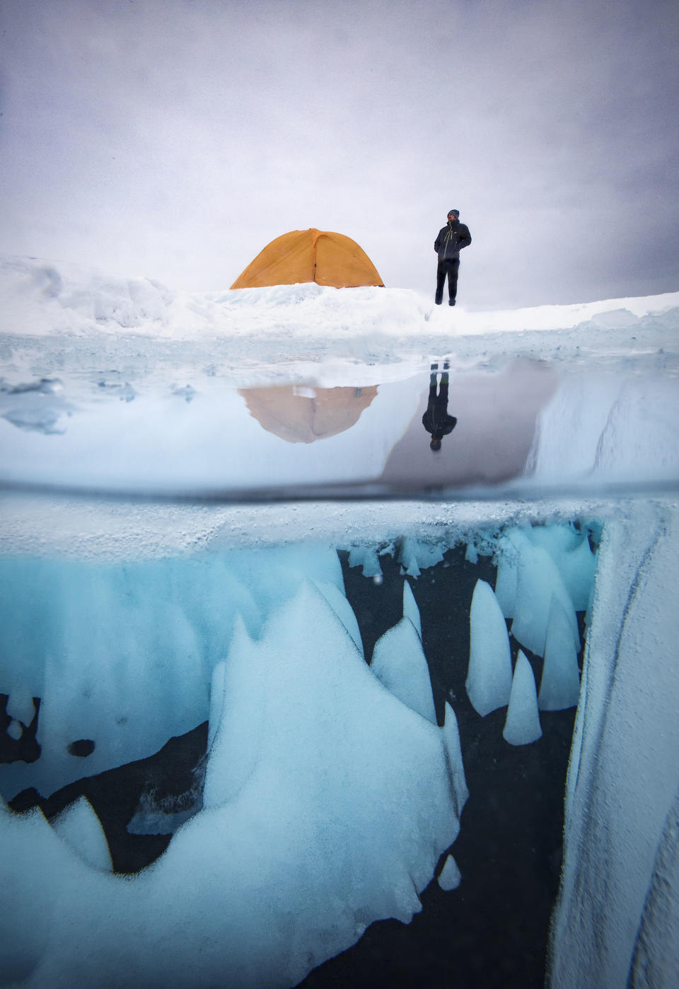 Underwater view of Greenland icecap. (Photo: Paul Zizka/Caters News)