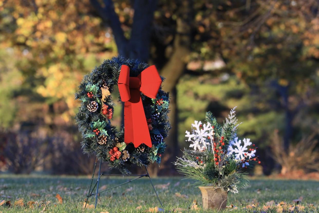 In the post-pandemic world, many people are facing the holidays without their loved ones by their side. <a href="https://www.gettyimages.com/detail/photo/holiday-wreath-on-a-burial-gravesite-royalty-free-image/1792035475?phrase=grief+holidays" rel="nofollow noopener" target="_blank" data-ylk="slk:Douglas Sacha/Moment via Getty Images;elm:context_link;itc:0;sec:content-canvas" class="link ">Douglas Sacha/Moment via Getty Images</a>