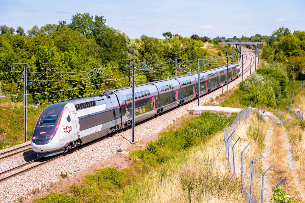 Jusqu'au mois d'octobre, la SNCF promet de nombreuses offres sur ses cartes et voyages en train. (Photo : Getty Images)