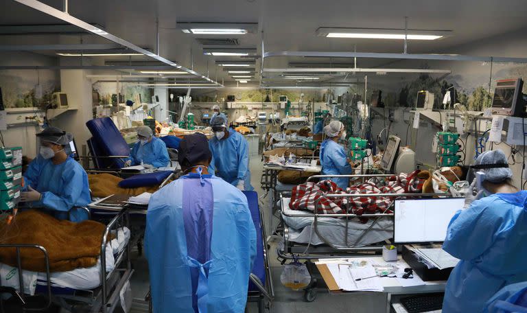 La sala de emergencia del hospital Nossa Senhora da Conceição, en Porto Alegre, repleta de pacientes con Covid-19