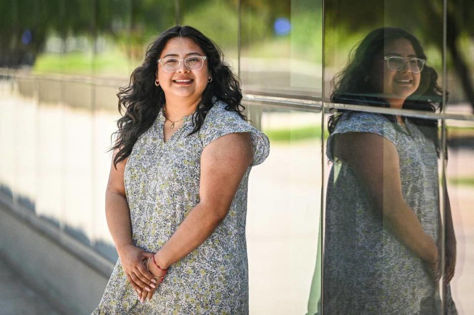 La medallista decana de Fresno State Jennifer Durán,  fotografiada en el campus de Fresno State el martes 21 de mayo de 2024.