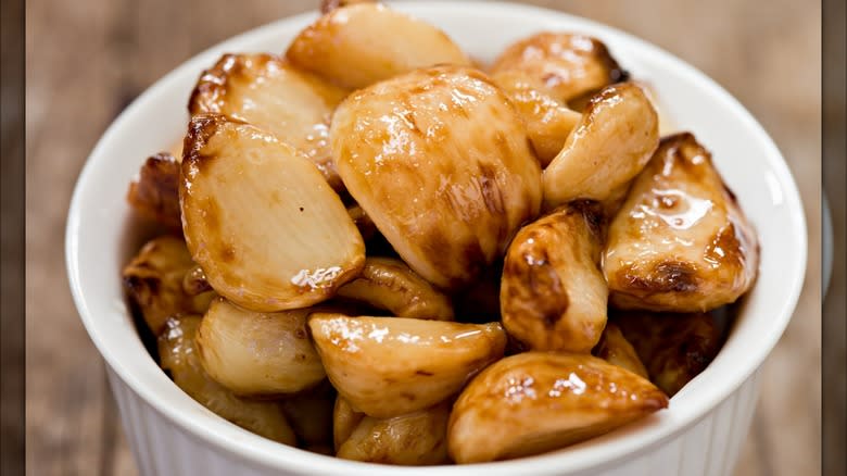 Bowlful of roasted garlic cloves