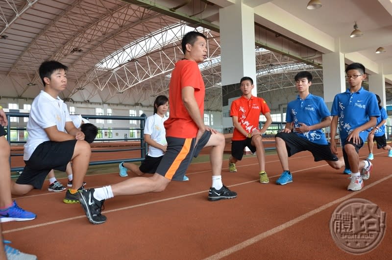南京運動交流團體驗內地運動員刻苦訓練