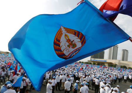 Supporters of the Cambodian People's Party (CPP) attend campaign on final day in Phnom Penh, Cambodia, July 27, 2018. REUTERS/Samrang Pring