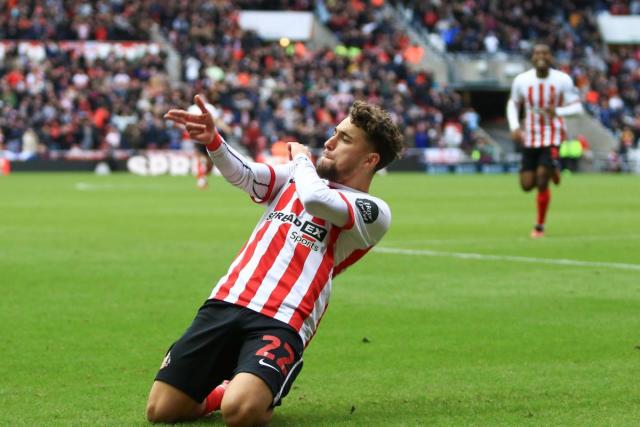 Regis Le Bris sets Sunderland forward 'interesting' challenge after  transfer decision - Yahoo Sport