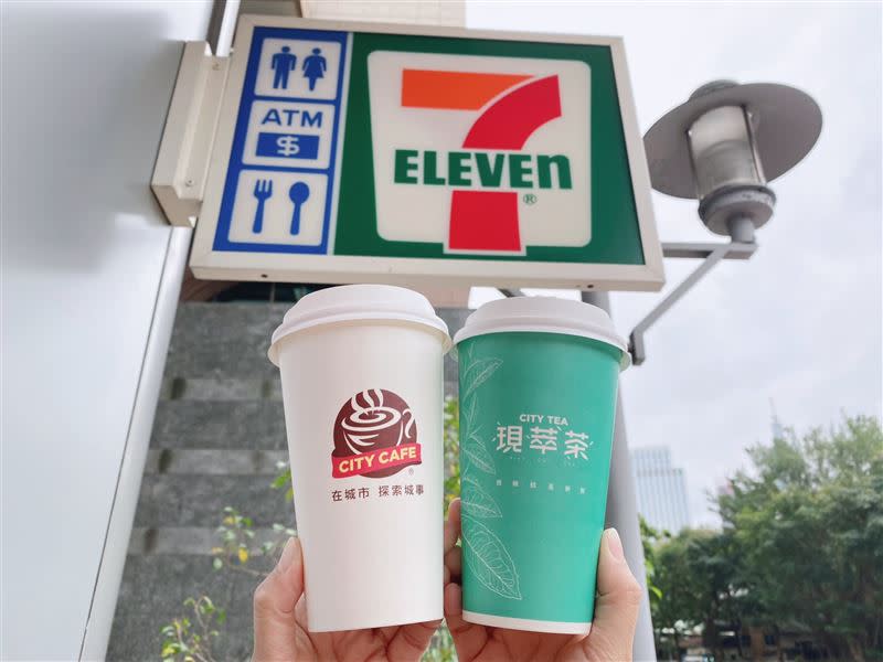 補班日喝起來！7-ELEVEN CITY CAFE濃萃美式咖啡、CITY PEARL熱黑糖珍珠撞奶「買1送1」。（圖／7-ELEVEN提供）