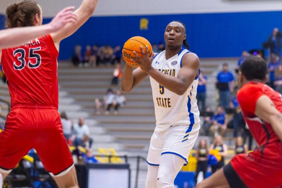 Morehead State Eagles forward Zach Iyeyemi (5) looks to pass the ball during a game against the Southeast Missouri State Redhawks at Johnson Arena in Morehead on Feb. 29. Ryan C. Hermens/rhermens@herald-leader.com