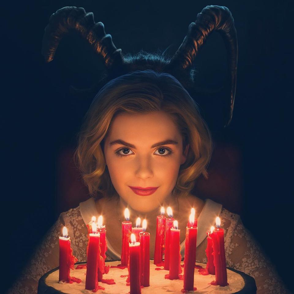 <p>“Sabrina, l’apprentie sorcière” est un personnage qui a connu de nombreuses adaptations à la télévision. Melissa Joan Hart en est l’interprète la plus connue. Depuis 2018, “Les nouvelles aventures de Sabrina” peuvent être suivies sur Netflix. Crédit photo : Instagram netflixfr </p>