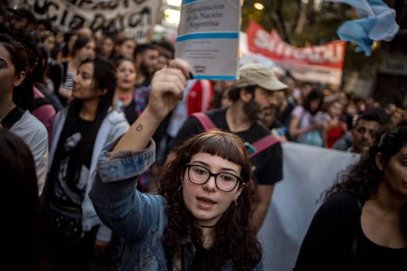 People take part in a protest against the cuts being made to education and science by President Milei's ultra-liberal government. Numerous people demanded financial support for state colleges and universities. Cristina Sille/dpa