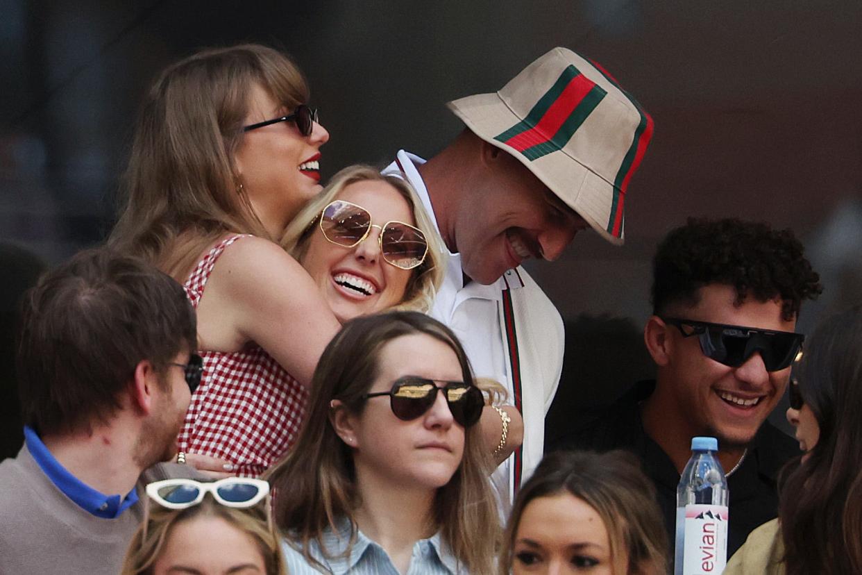 Taylor Swift hugs Brittany Mahomes at the US Open.