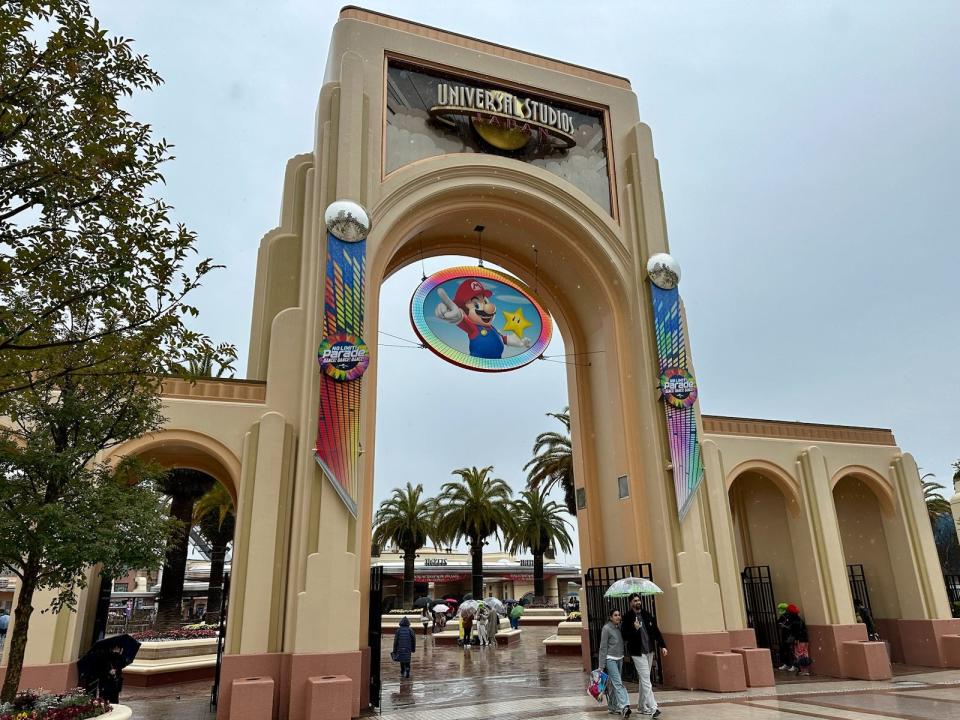 entrance to universal japan theme park