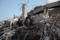 A man collects steel from a destroyed building in Mosul, Iraq April 17, 2017. REUTERS/Marko Djurica