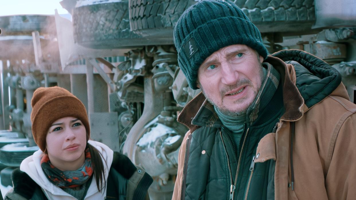  Amber Midthunder and Liam Neeson in Ice Road. 