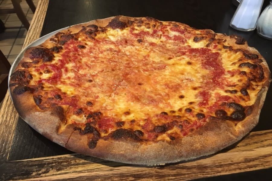 <b>Photo: Susan S./<a href="https://www.yelp.com/biz_photos/santarpios-pizza-boston-2?utm_campaign=fb6f26dd-a907-4990-98ca-a1bae6737713%2Cb2507848-e7a2-46e7-bf49-a66e021d4e68&utm_medium=81024472-a80c-4266-a0e5-a3bf8775daa7" rel="nofollow noopener" target="_blank" data-ylk="slk:Yelp;elm:context_link;itc:0;sec:content-canvas" class="link ">Yelp</a></b>