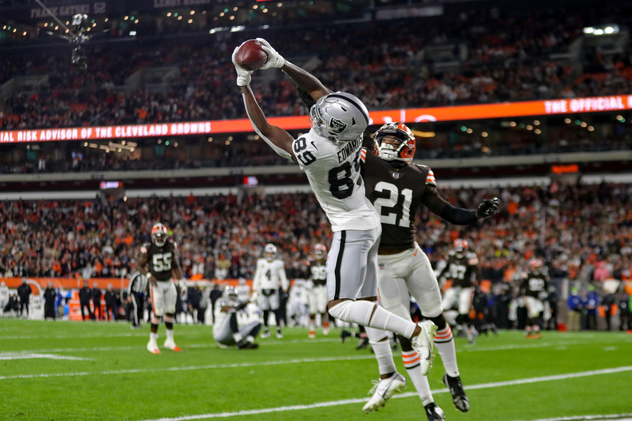 Las Vegas Raiders wide receiver Bryan Edwards (89) makes a 5-yard touchdown catch as Cleveland Browns cornerback Denzel Ward (21) defends. (Photo by Frank Jansky/Icon Sportswire via Getty Images)