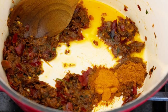 Sautéing Khao Soi Paste With Aromatics