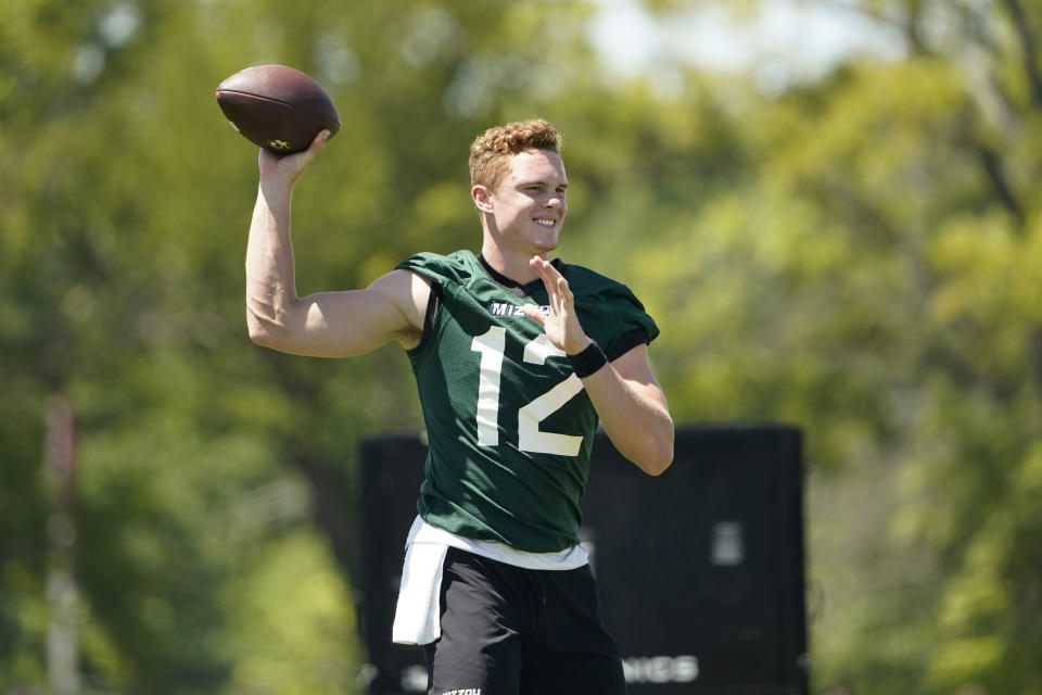 Missouri quarterback Brady Cook warms up during an NCAA college football practice Wednesday, Aug. 10, 2022, in Columbia, Mo. (AP Photo/Jeff Roberson)