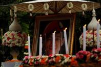 Portrait of a former Thai navy diver, Samarn Kunan, who died during the rescue mission for the 12 boys of the "Wild Boars" soccer team and their coach, near the Tham Luang cave complex, is seen in the funeral, in the northern province of Chiang Rai, Thailand July 16, 2018. REUTERS/Tyrone Siu