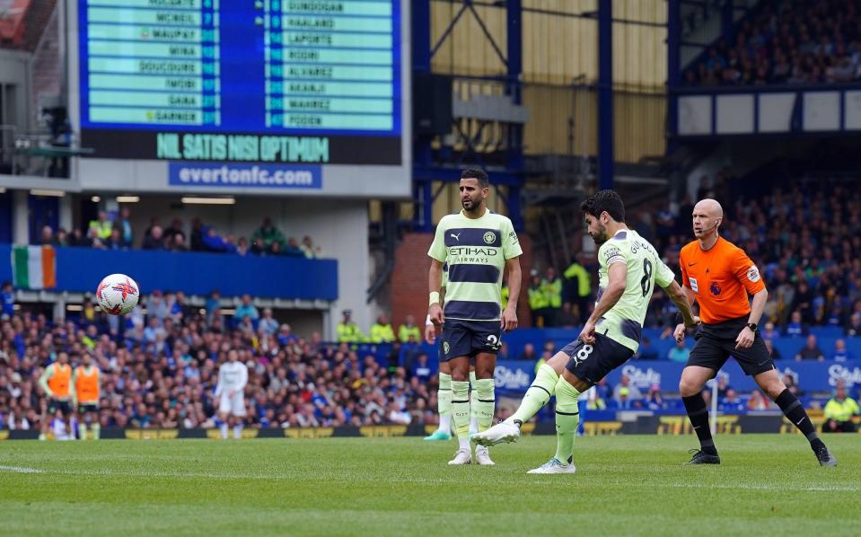 Manchester City's Ilkay Gundogan scores their side's third goal of the game during the Premier League match at Goodison Park - Peter Byrne/PA Wire