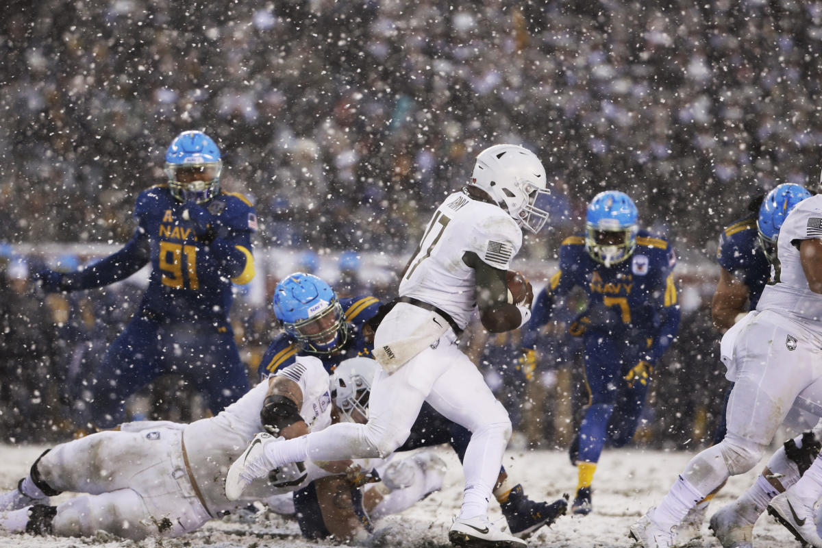 Army beats Navy 14-13 in snowy Philly conditions