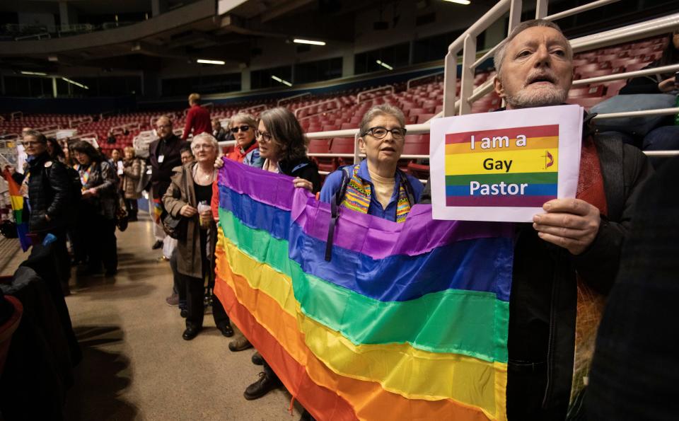 Mark Thompson from Lansing Central United Methodist Church in Michigan joins other supporters of the Simple Plan by holding banners and singing at the 2019 General Conference in St. Louis.