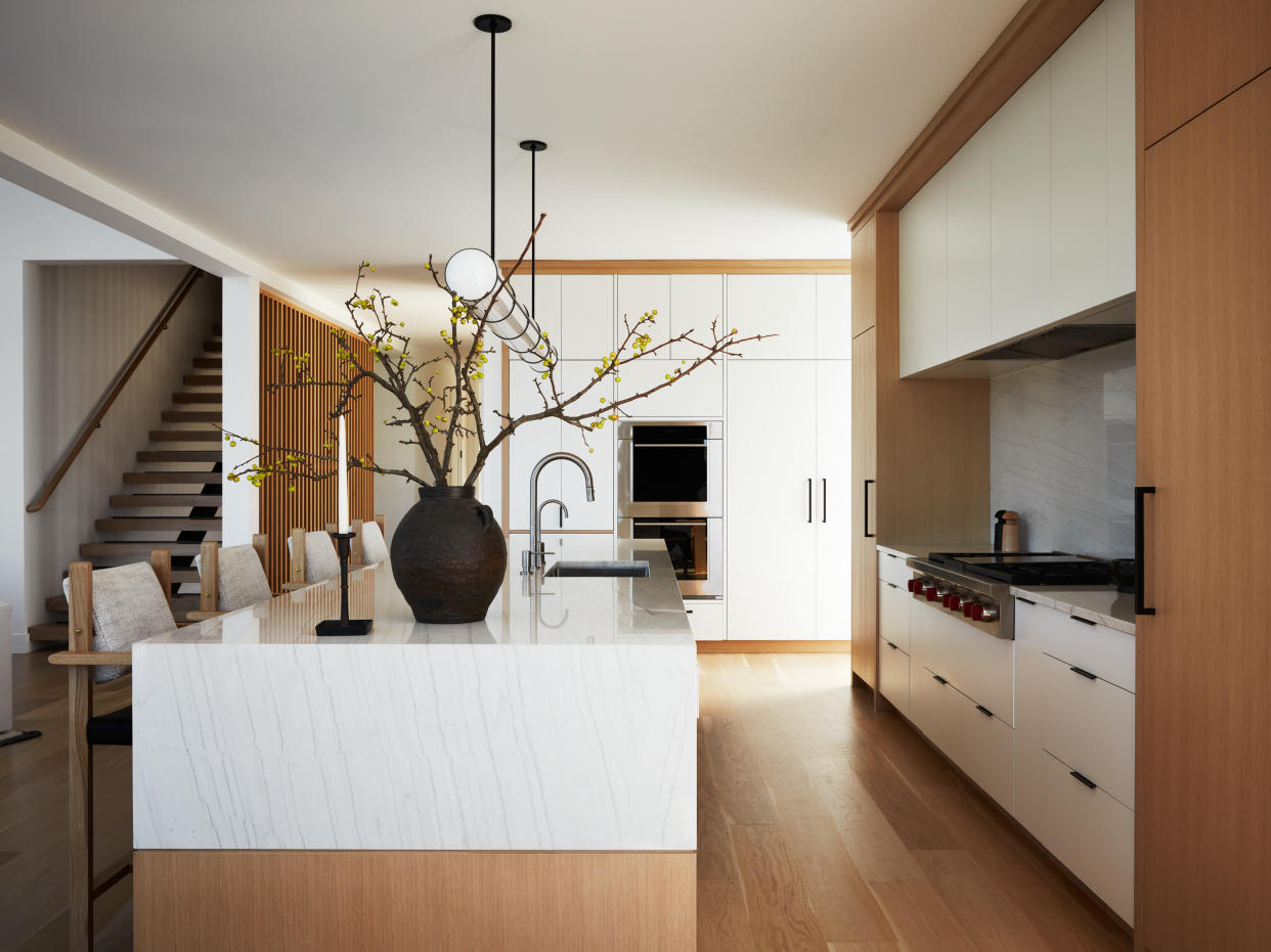  Calm modern kitchen. 