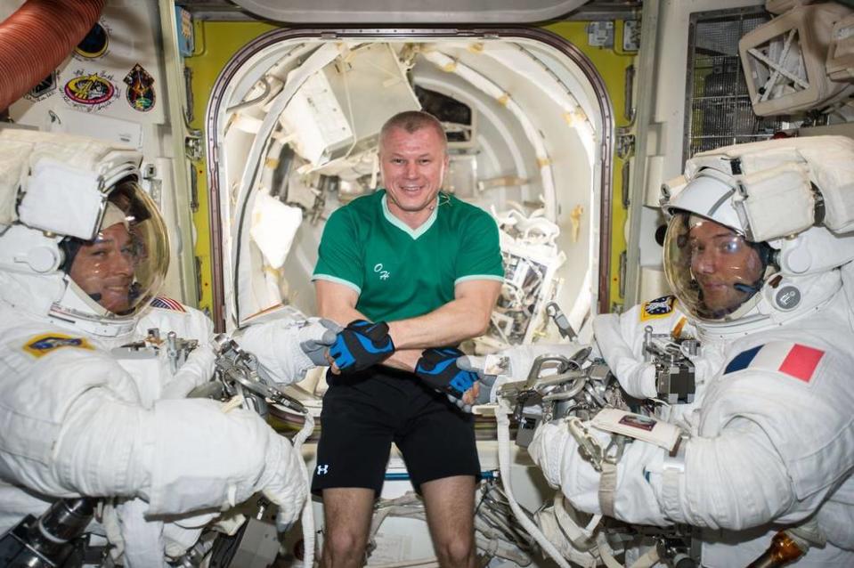 Russian cosmonaut Oleg Novitskiy (middle) poses with Expedition 50 Commander Shane Kimbrough of NASA (left) and Flight Engineer Thomas Pesquet of ESA (European Space Agency) (right) prior to their spacewalk 24 March, 2017 (NASA)